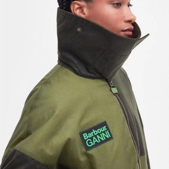 + GANNI corduroy-trimmed padded color-block waxed-cotton jacket
UK 10 - Picture 3 of 8